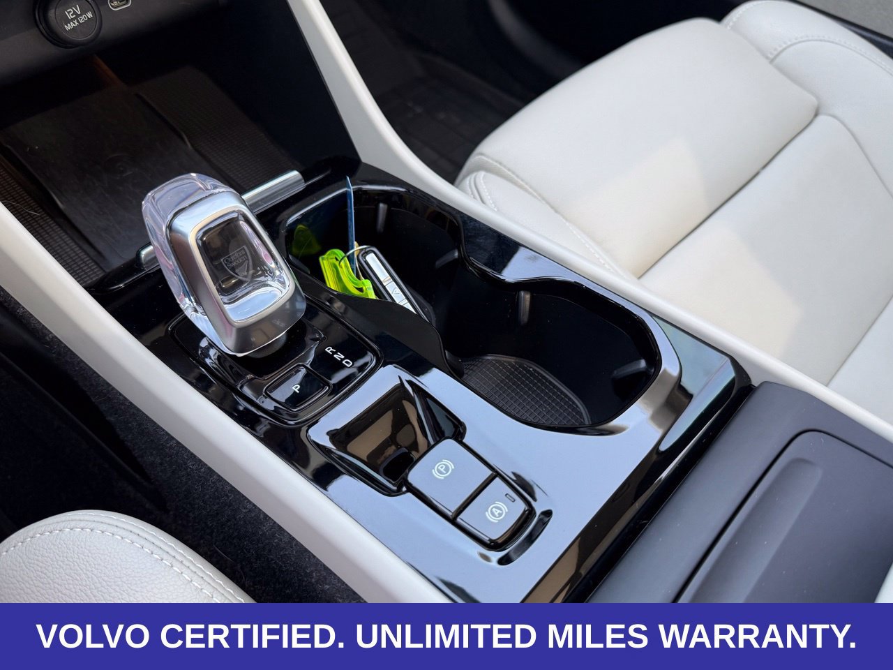 Certified 2025 Volvo XC40 B5 Ultra w/ Protection Package Premier AWD/4WD image 19
