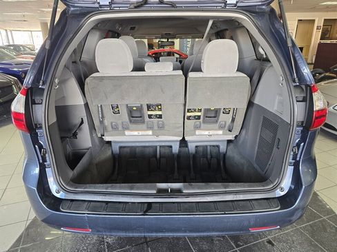 Used 2017 Toyota Sienna LE image 17