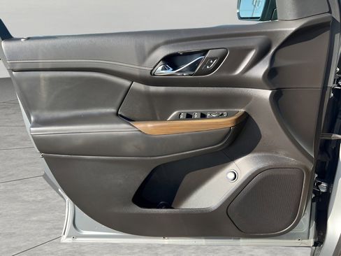 Used 2023 GMC Acadia SLE w/ Driver Convenience Package image 25