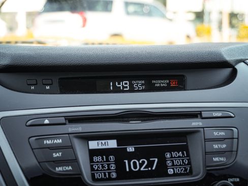 Used 2015 Hyundai Elantra SE image 21