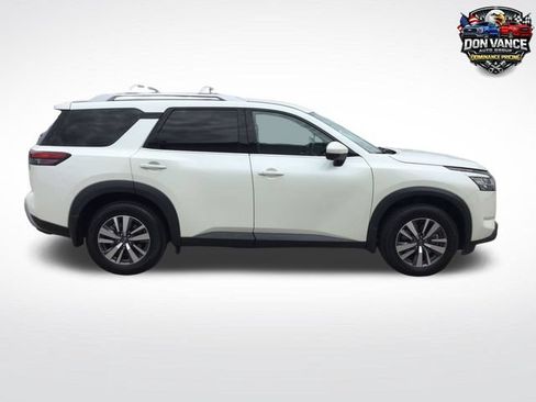 Used 2024 Nissan Pathfinder SL FWD image 6