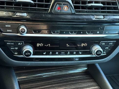 Used 2023 BMW 530e xDrive image 31