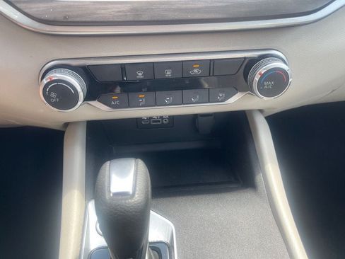 Used 2025 Nissan Altima 2.5 SV FWD image 19