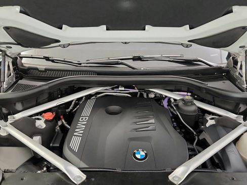 Used 2023 BMW X7 xDrive40i w/ M Sport Package AWD/4WD image 38