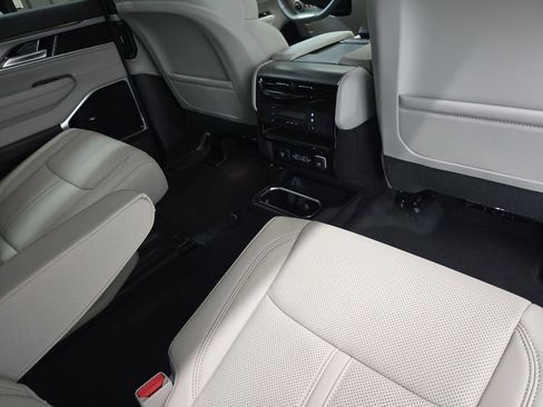 New 2026 Jeep Grand Wagoneer Limited AWD/4WD image 12