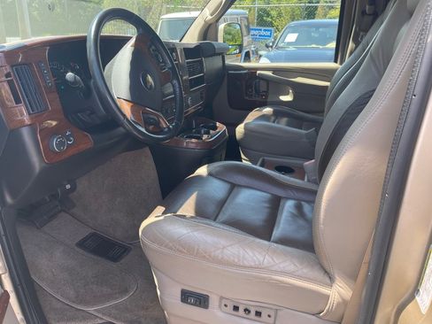 Used 2011 Chevrolet Express 2500 Extended RWD image 29