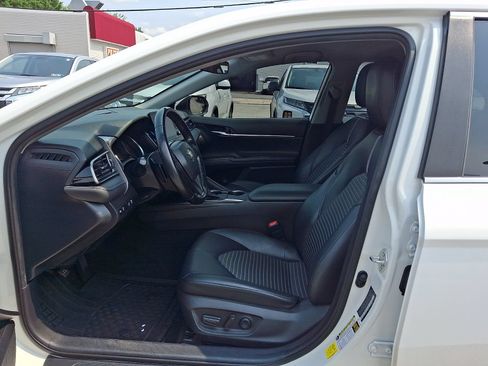 Used 2021 Toyota Camry SE FWD image 12