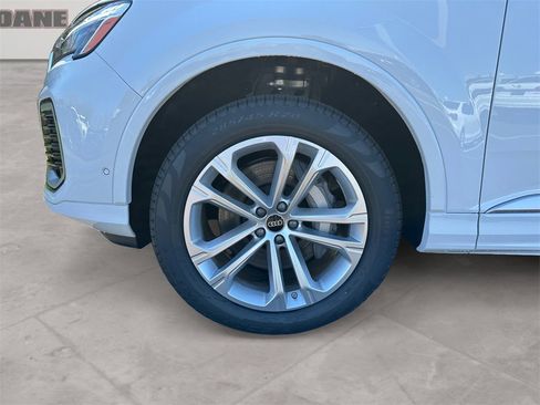 New 2025 Audi Q7 2.0T Premium image 14