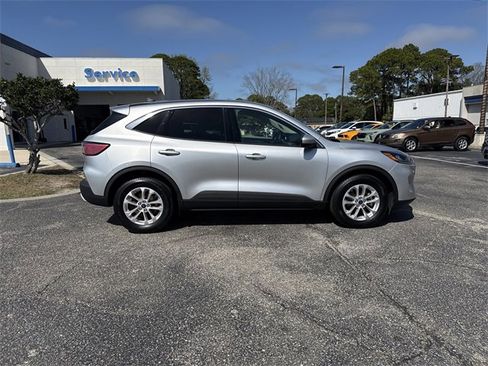Used 2020 Ford Escape SE image 4