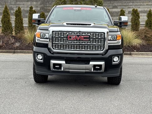 Used 2019 GMC Sierra 2500 Denali w/ Duramax Plus Package image 3
