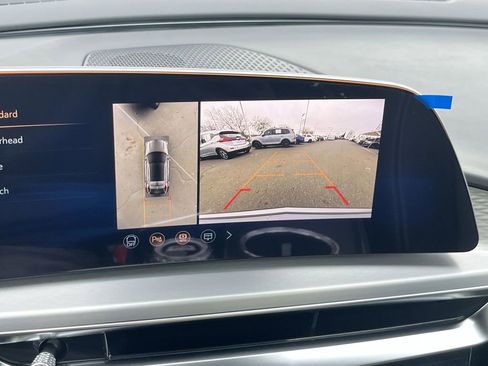 Used 2026 Cadillac Lyriq Premium Luxury image 7