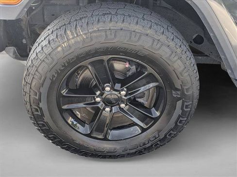 Used 2019 Jeep Wrangler Unlimited Sahara AWD/4WD image 22
