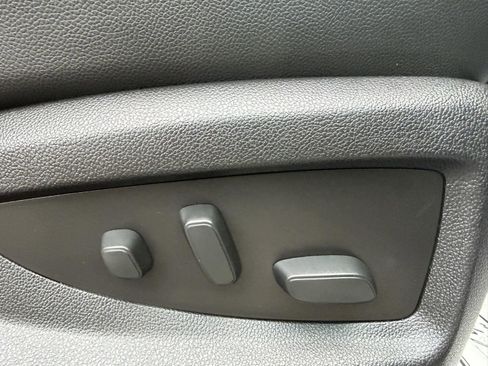 Used 2018 Chevrolet Tahoe LT w/ LT Signature Package image 31