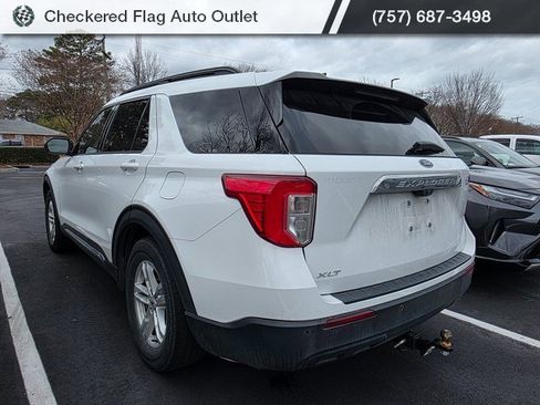 Used 2021 Ford Explorer XLT image 4