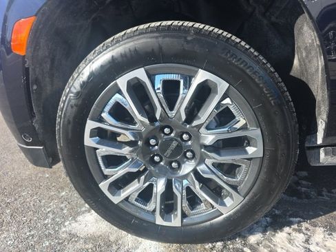 Used 2024 GMC Yukon XL Denali Ultimate image 9