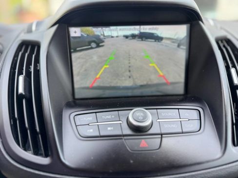 Used 2018 Ford Escape SE w/ SE Sport Appearance Package image 18