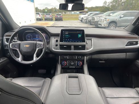 Used 2023 Chevrolet Suburban Premier image 9