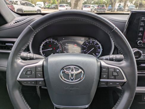 Used 2022 Toyota Highlander XSE image 23