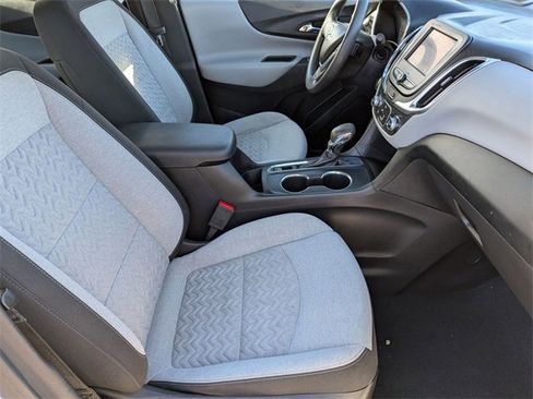 Used 2022 Chevrolet Equinox LS image 27