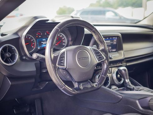 Used 2020 Chevrolet Camaro LT RWD image 9
