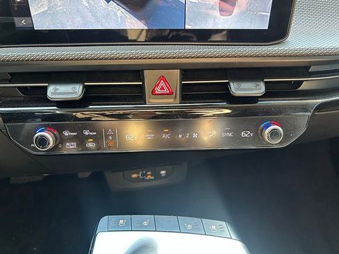 Used 2025 Kia EV6 Wind RWD image 16