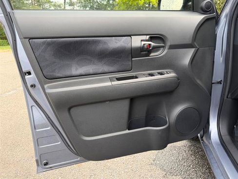 Used 2011 Scion xB FWD image 31