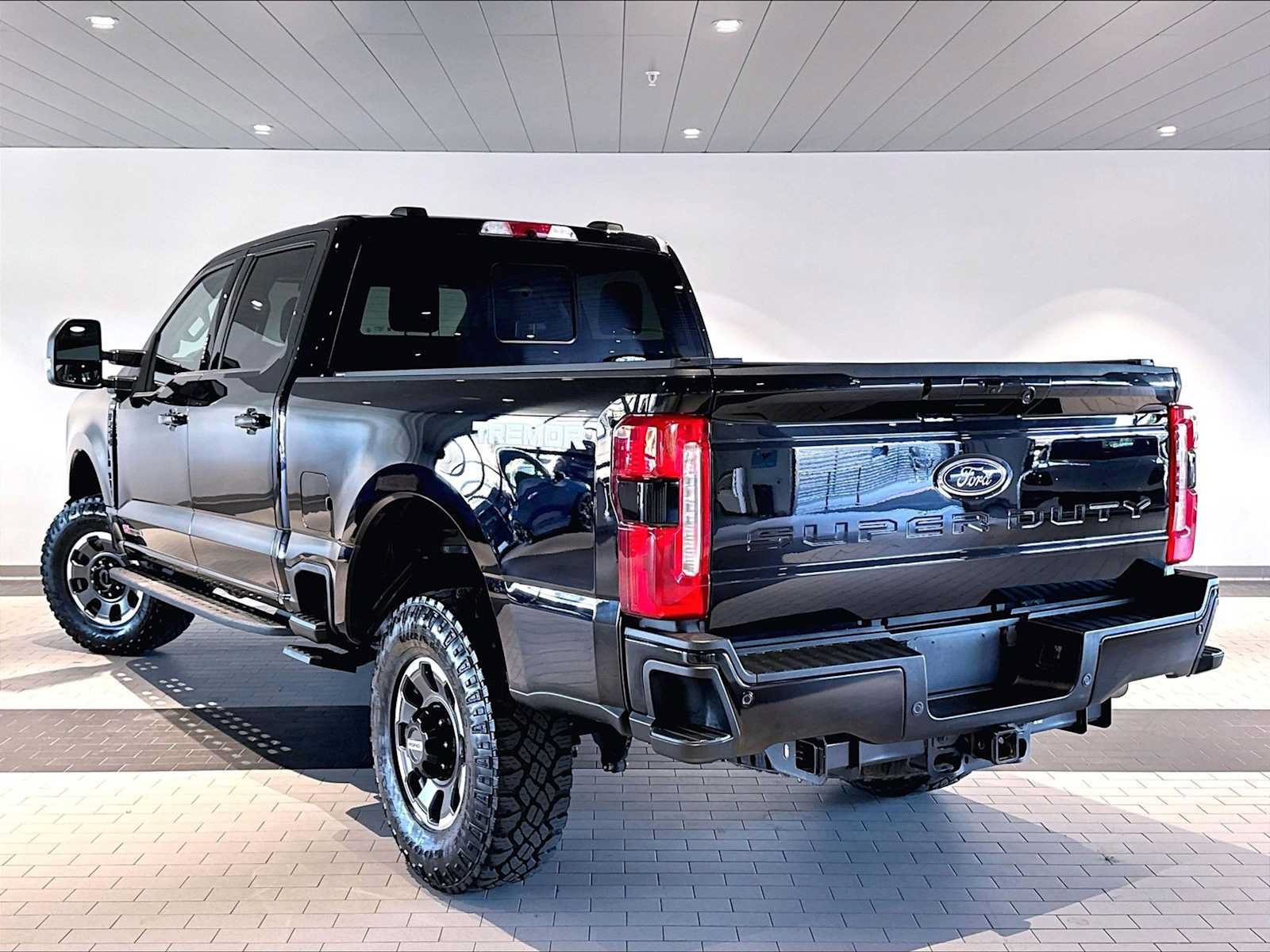 Used 2024 Ford F250 Lariat w/ Lariat Ultimate Package AWD/4WD image 3