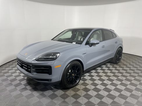 Used 2025 Porsche Cayenne S AWD/4WD image 11