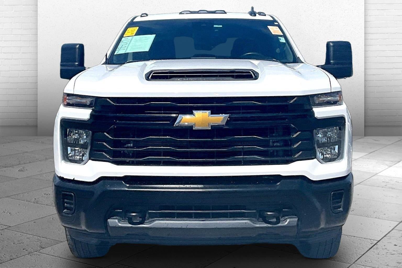 Used 2026 Chevrolet Silverado 3500 W/T AWD/4WD image 2