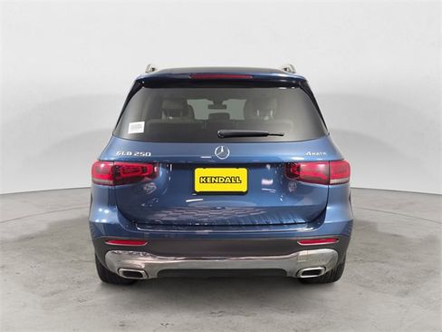 Used 2021 Mercedes-Benz GLB 250 4MATIC image 4