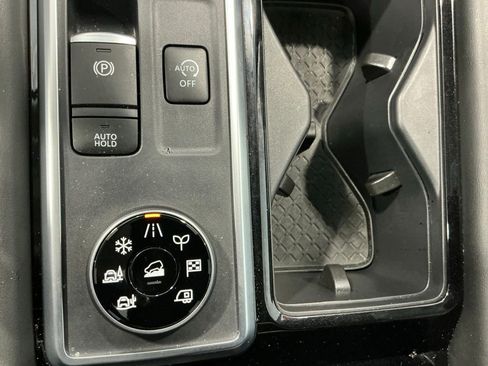 Used 2024 Nissan Pathfinder Platinum AWD/4WD image 7