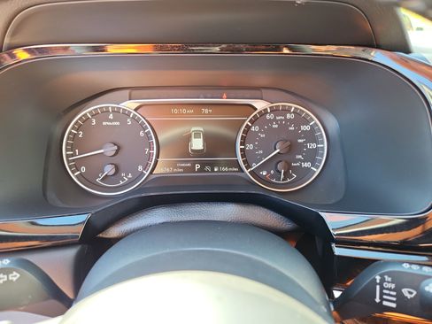 Used 2025 Nissan Pathfinder SV image 29