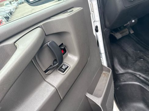 Used 2015 Chevrolet Express 2500 image 14