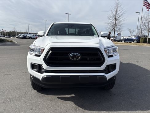 Used 2023 Toyota Tacoma SR image 3