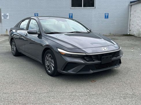 Used 2024 Hyundai Elantra SEL FWD image 1