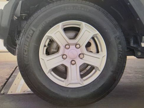 Used 2022 Jeep Wrangler Sport AWD/4WD image 19