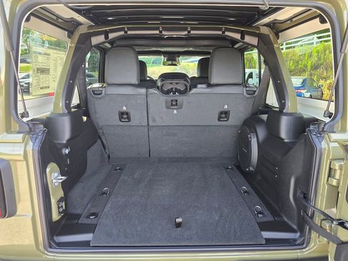 New 2026 Jeep Wrangler Unlimited Rubicon AWD/4WD image 12