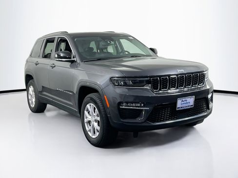 Used 2022 Jeep Grand Cherokee Limited image 3