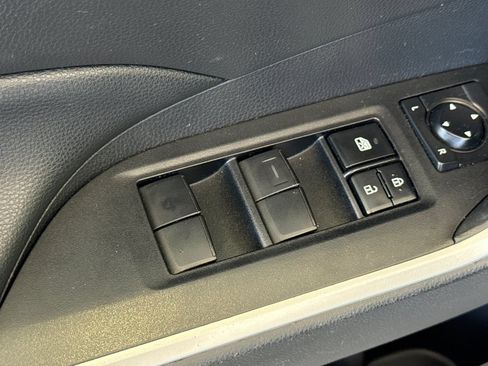 Used 2021 Toyota RAV4 LE FWD image 12