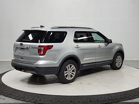 Used 2019 Ford Explorer XLT w/ Class III Trailer Tow Package AWD/4WD image 7