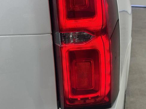 Used 2018 Chevrolet Suburban LT RWD image 33