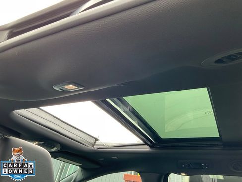 Used 2023 Chrysler Pacifica Limited w/ Uconnect Theater Family Group FWD image 35