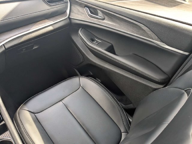 New 2026 Jeep Grand Cherokee Limited w/ Limited Altitude Package RWD image 19