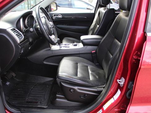 Used 2013 Jeep Grand Cherokee Laredo AWD/4WD image 16