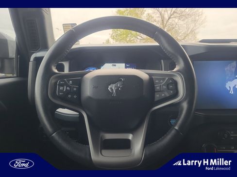 Used 2023 Ford Bronco Outer Banks image 9