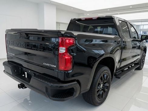 Used 2021 Chevrolet Silverado 1500 Custom RWD image 3