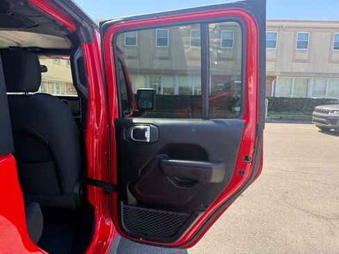 Used 2022 Jeep Gladiator Sport image 27