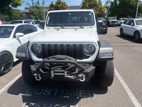 Used 2024 Jeep Gladiator Sport AWD/4WD image 2