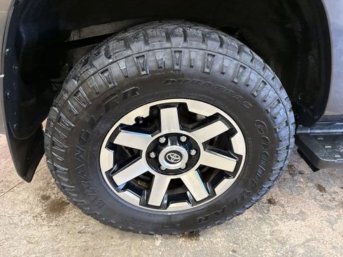 Used 2019 Toyota 4Runner TRD Off-Road image 10