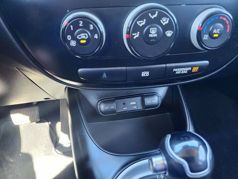 Used 2016 Kia Soul + image 27